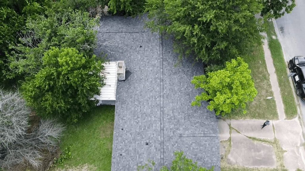 asphalt roofing installation