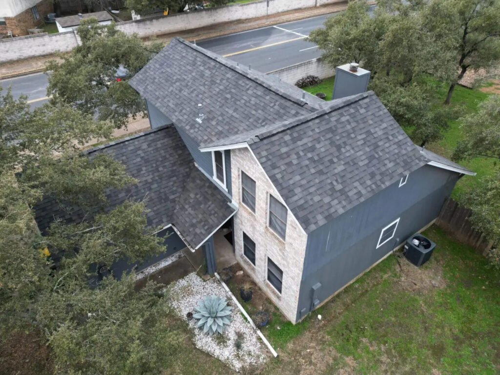 asphalt roofing contractor